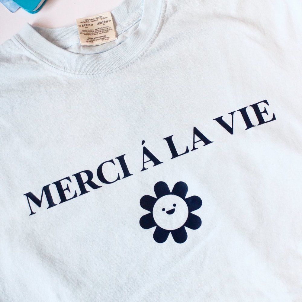 ✨NEW✨ Merci a la Vie, graphic T-shirt, Spring outfit
